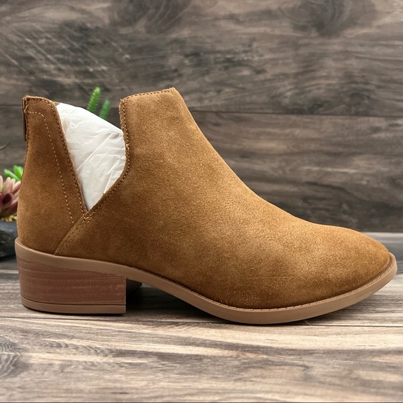 NIB Steve Madden Rainir Notched Ankle Booties Boots Cognac Suede 8 - Picture 11 of 11